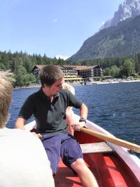 Jan rudert auf dem Eibsee