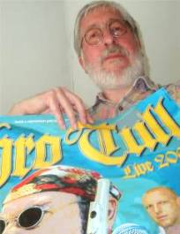 Willi mit Konzertplakat Jethro Tull Tour 2005