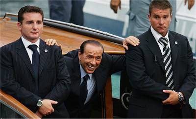 Berlusconi, der gefärbte Polit-Affe