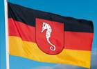 Niedersachsen-Flagge mit neuem Wappentier Seepferdchen
