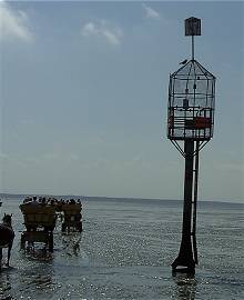 Rettungsbake im Wattenmeer