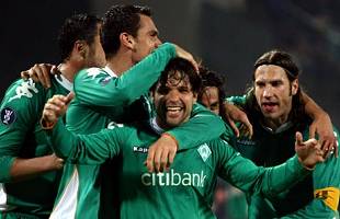 Werders Spieler nach dem Spiel in Udine - 3:3