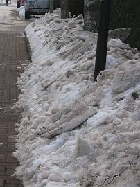 Überbleibsel (Schnee & Eis) des Winters