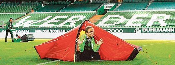 Wigald Boning zeltet im Bremer Weserstadion – SV Werder Bremen