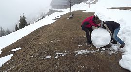 Auf dem Wank bei Garmisch-Partenkirchen 2012: Großer Schneeball