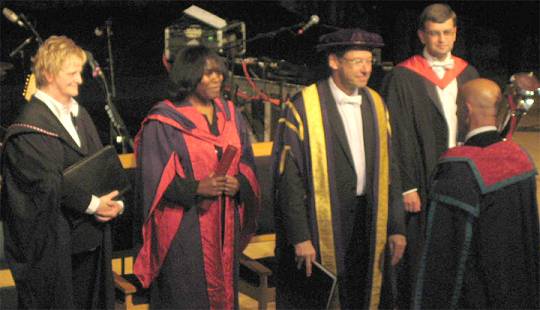 Joan Armatrading: Doktorat 28. Juni 2008 an der Royal Scottish Academy of Music and Drama, Glasgow (Honorary Doctorate Music)