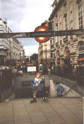 Underground Station Piccadilly Circus - London 1996