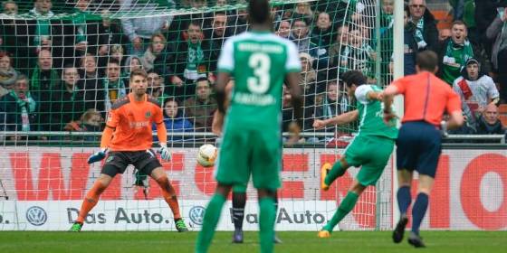 Claudio Pizarros Traumtor gegen Hannover 96 – 25. Spieltag 2015/2016