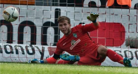 Felix Wiedwald (SV Werder Bremen) hält und hält und hält …