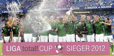 Werder Bremen nach dem Gewinn des Liga total!-Pokals 2012