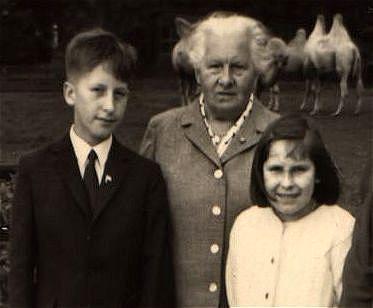 Kölner Zoo, August 1965 – Hein (Willi) mit U. und Großmutter