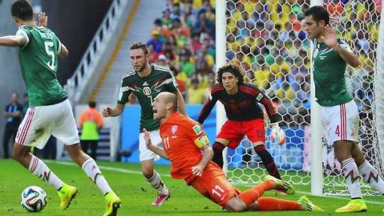 WM 2014 Niederlande-Mexiko: Arjen Robben - Schwalbe oder nicht?!