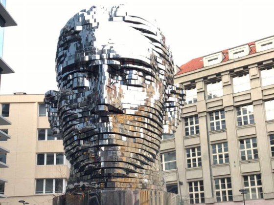 Beispiel 2: Ein weiteres Kafka-Denkmal in Prag