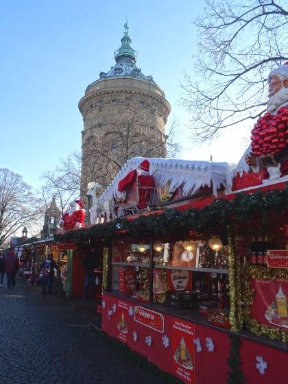 Mannheimer Weihnachtsmarkt mit Wasserturm